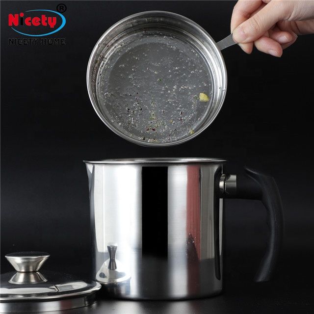 https://www.newlabelwholesale.com/media/catalog/product/cache/1e4970d4fe1ca1de01af21dd8afacbf9/import/5_188_stainless_steel_cooking_oil_and_bacon_grease_catcher_can_container_pot_with_mesh_strainer_for_kitchen_fat_storage_1600090381227.jpg