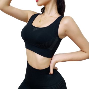 What is Europe and Amercial Hot Fashion Plus Size Sports Yoga Suits  Shockproof Gym Clothing for Women, Beautiful Cross Back Fitness Bra +  Running Pocket Leggings